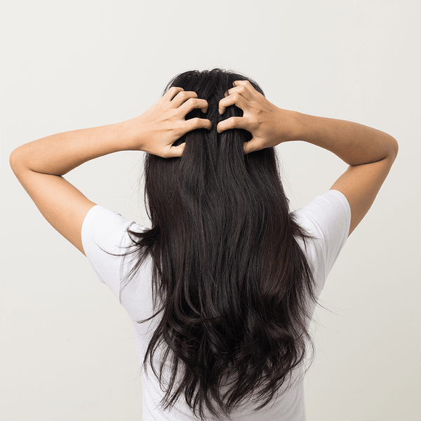 フケや薄毛のリスクも...!頭皮がベタつく原因&おすすめシャンプー4選