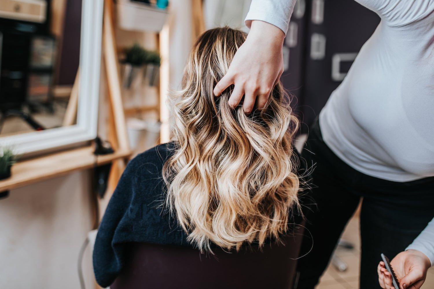 パーマヘア向けスタイリング剤5種｜選び方＆濡れ感セットの方法も紹介 - アルバム オンラインストア