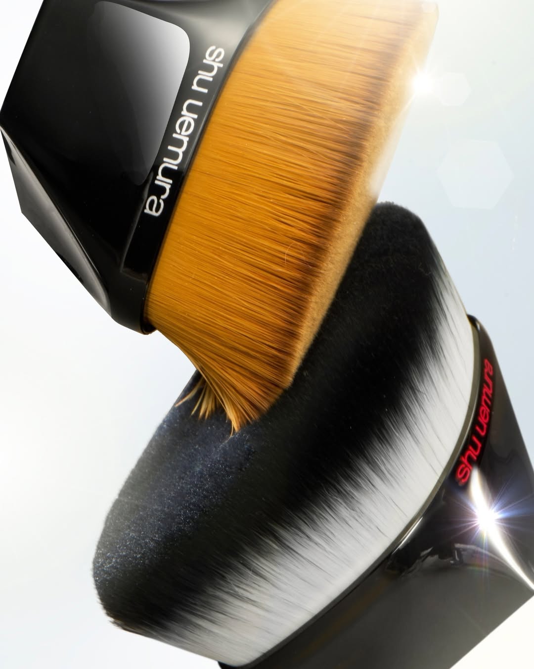 シュウウエムラファンデーションブラシとポーチ shu uemura シュウ ウエムラ メイクブラシ ポータブル レザー