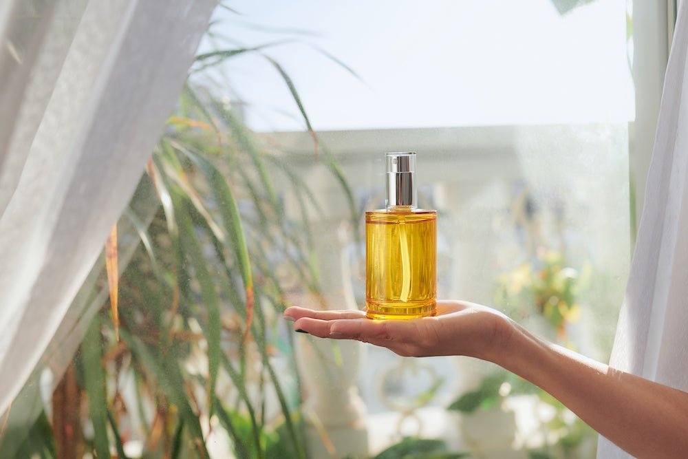 ヘアオイルの正しい使い方は？毎日のケアやスタイリングまで用途別に解説 - アルバム オンラインストア