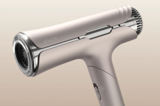 KINUJO Silk Premium Dryer PROとは？新作ドライヤーの特徴・旧モデルとの違い・使い方を解説